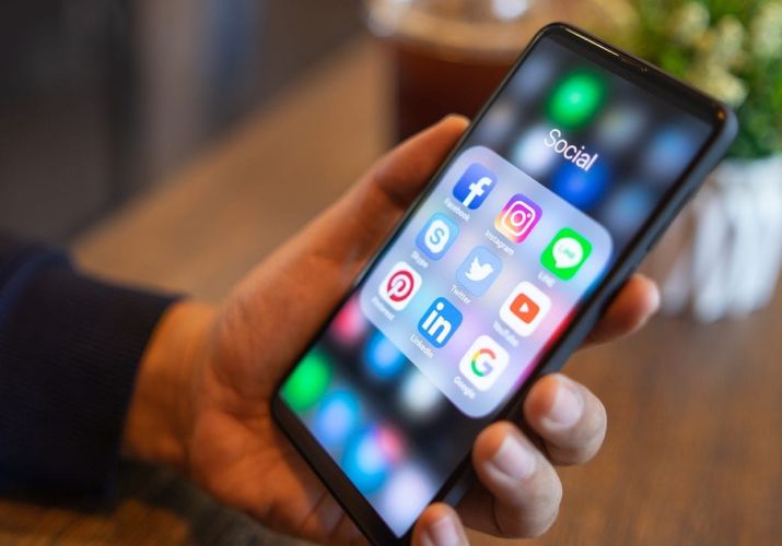 Mobile Social Media on a phone